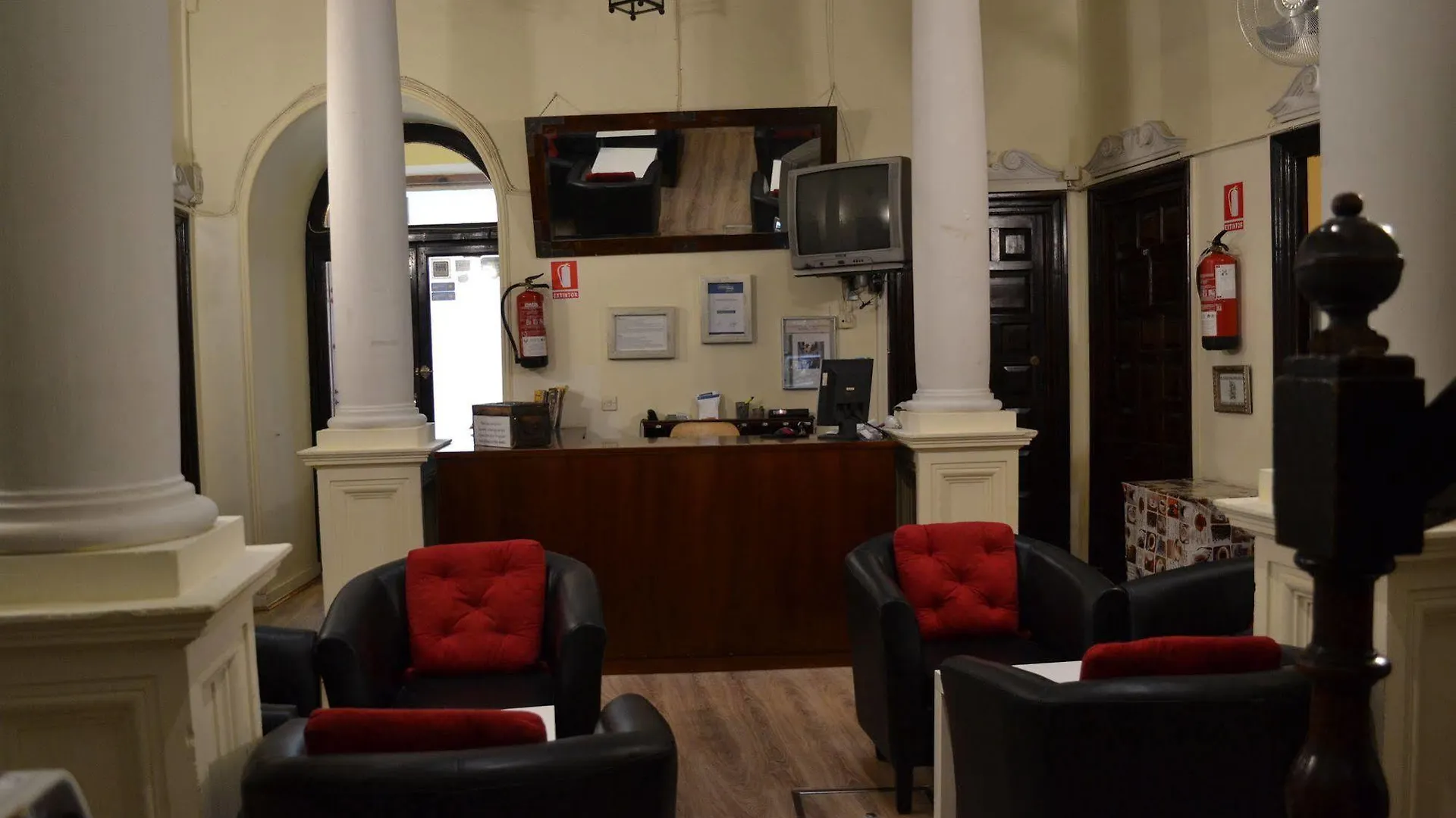 Nuevo Suizo Bed & Breakfast Seville 2*,  Spain