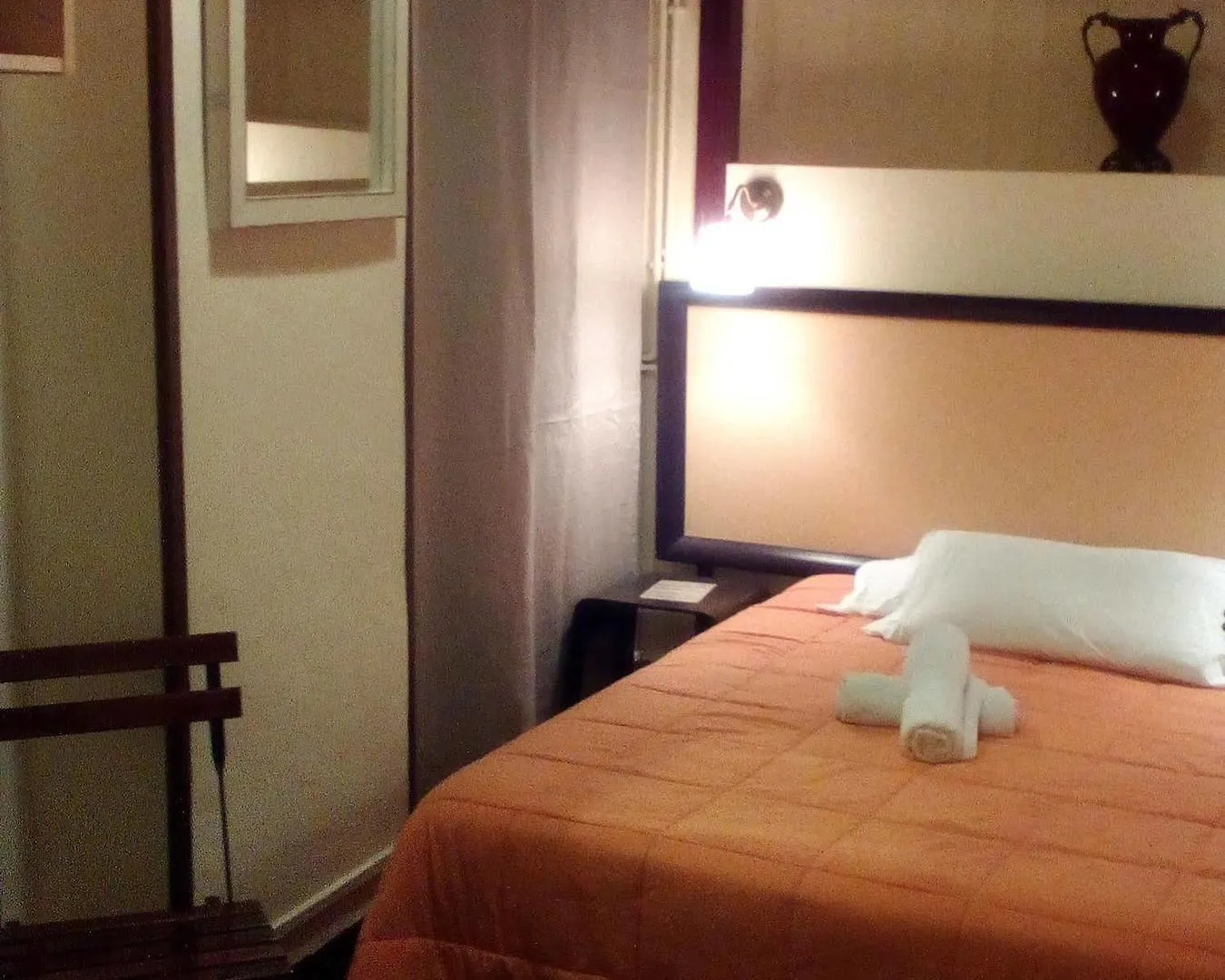 Nuevo Suizo Bed & Breakfast Seville